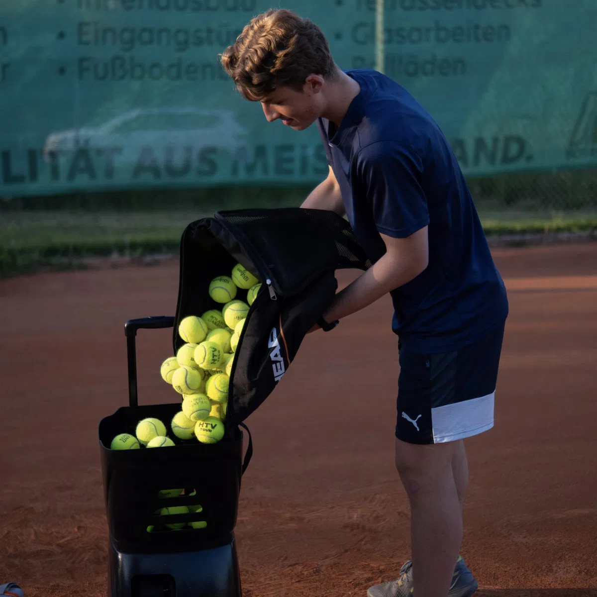 PUSUN PT-SMART Pro Tennis- & Padel-Ballmaschine mit App-Steuerung & Fernbedienung, automatische Ballwurfmaschine mit 28/20 Landepunkten, 26 Trainingsmodi, Topspin/Backspin, 115+ Bälle, 4–6 Std. Akku