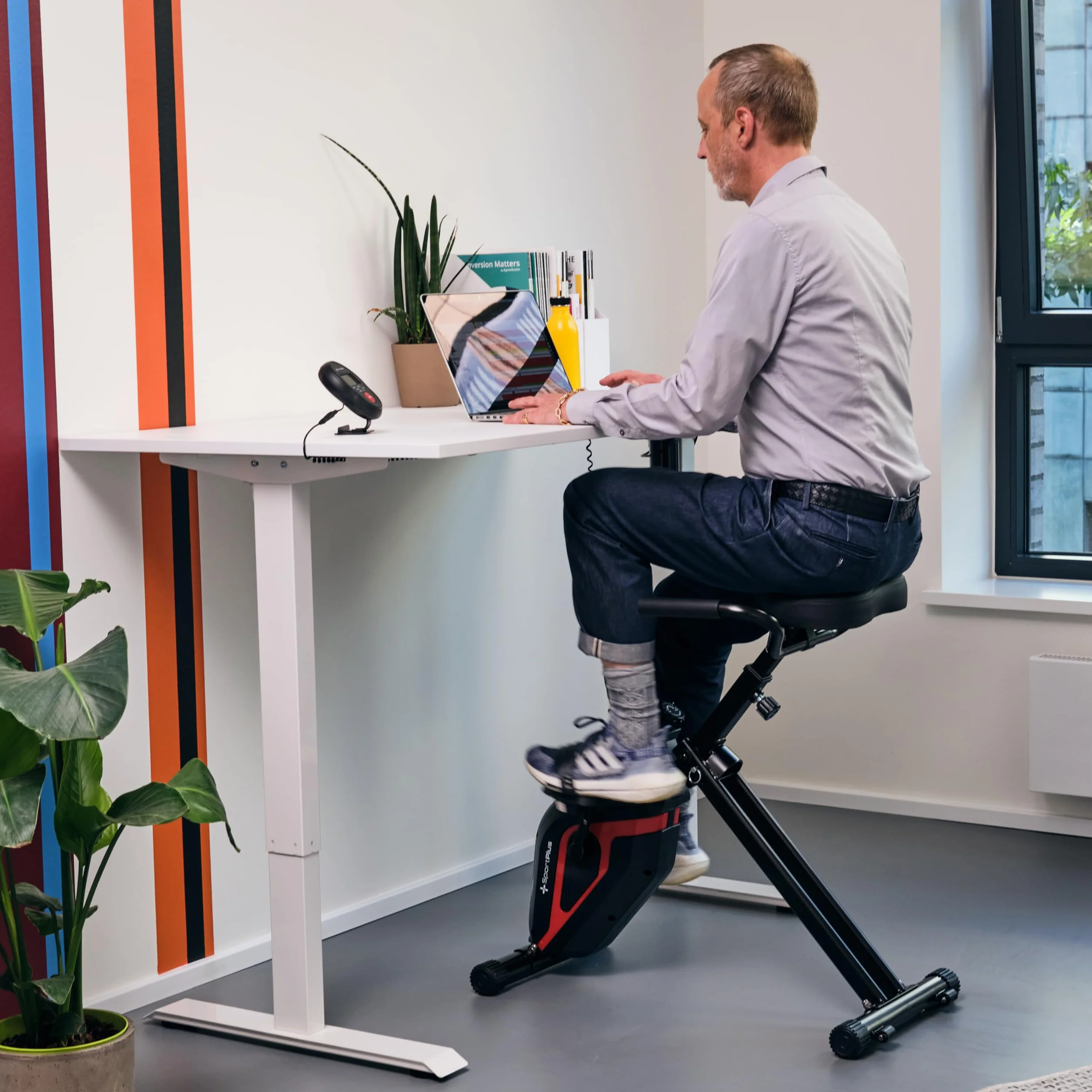SportPlus Tischfahrrad für zuhause | Heimtrainer Fahrrad klappbar für höhenverstellbare Tische | perfekt für Homeoffice