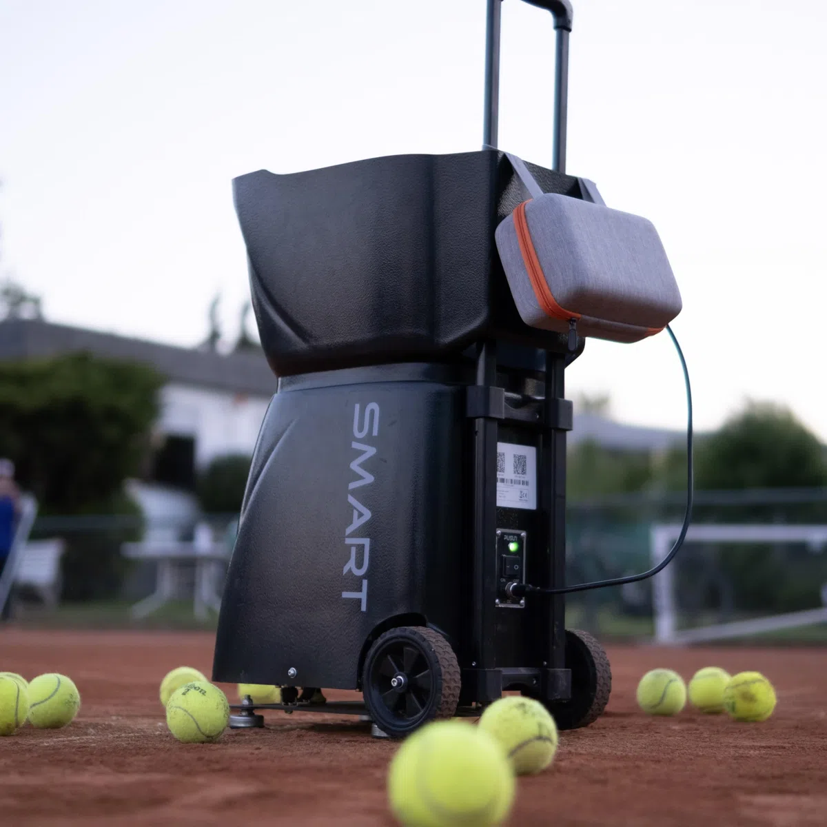 PUSUN PT-SMART Pro Tennis- & Padel-Ballmaschine mit App-Steuerung & Fernbedienung, automatische Ballwurfmaschine mit 28/20 Landepunkten, 26 Trainingsmodi, Topspin/Backspin, 115+ Bälle, 4–6 Std. Akku