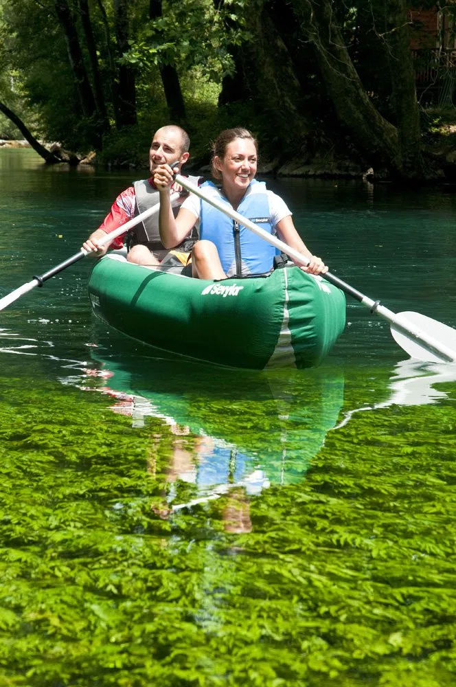 Sevylor Adventure Plus Kanu; aufblasbares Kanu für 2 Personen + 1 Kind, Faltkajak mit robuster Polyester Außenhülle, hohe Stabilität auf dem Wasser